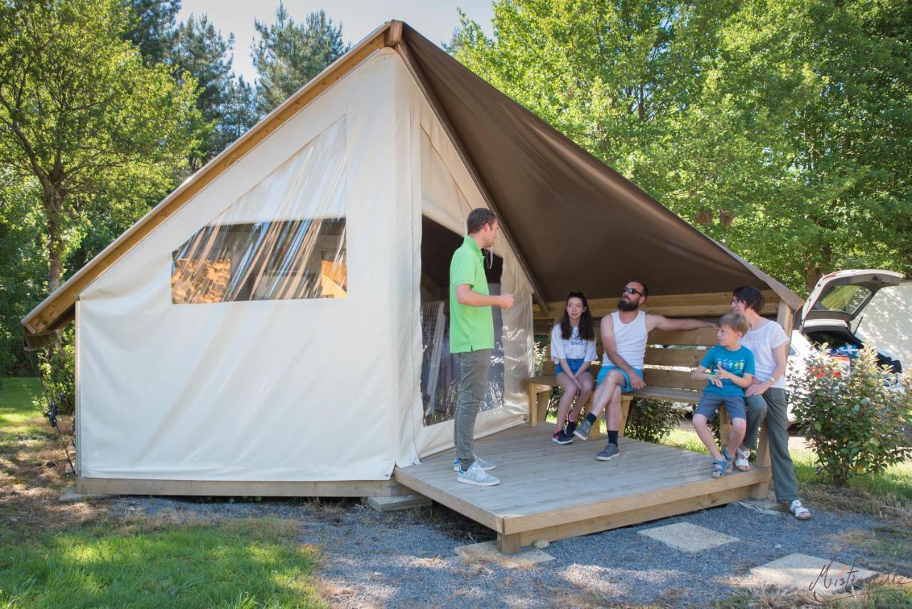 Campeggio Camping Les Mancellieres公司